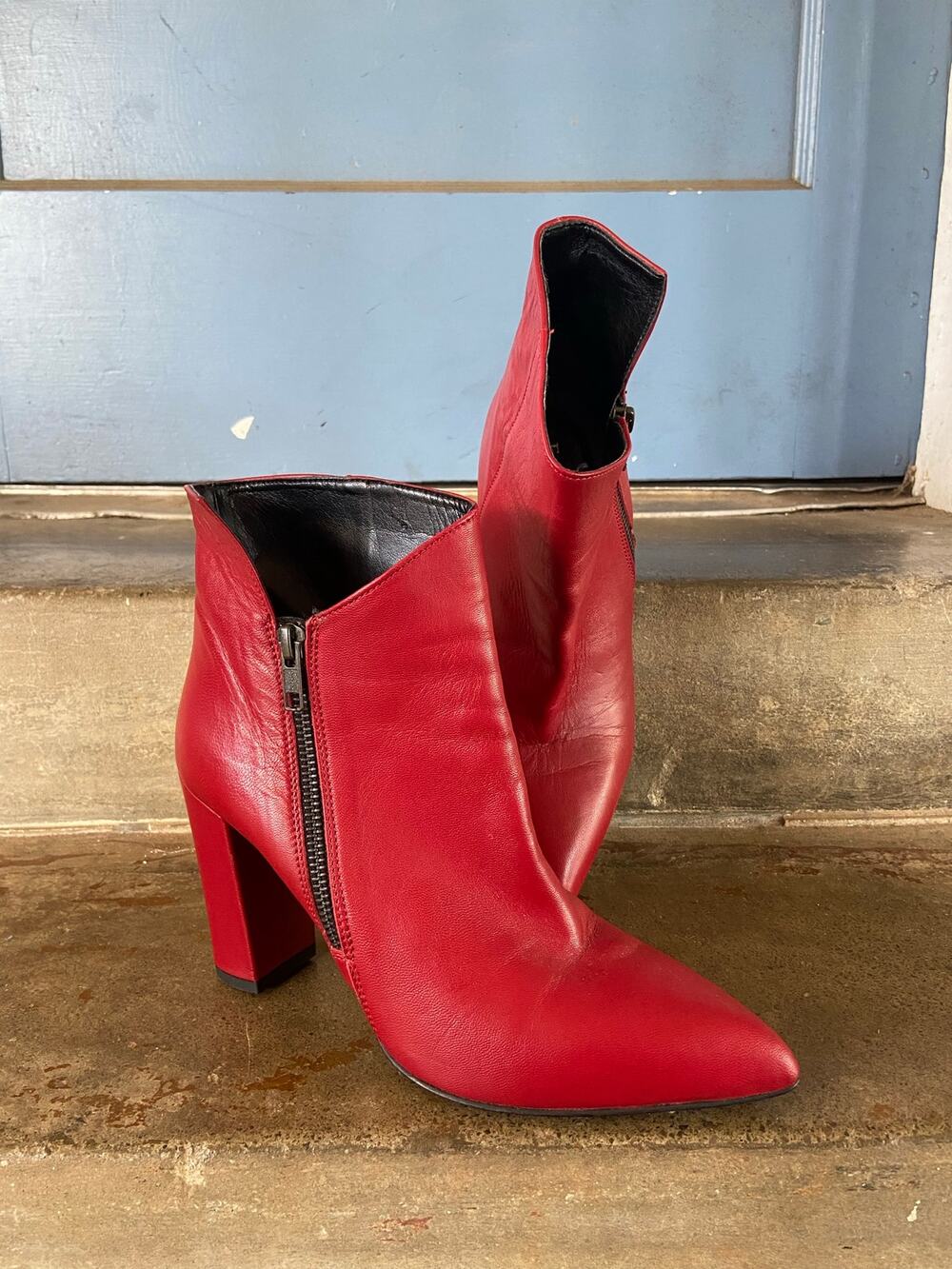 Formentini red leather pointy toe block heel ankle boots w/ exposed zipper